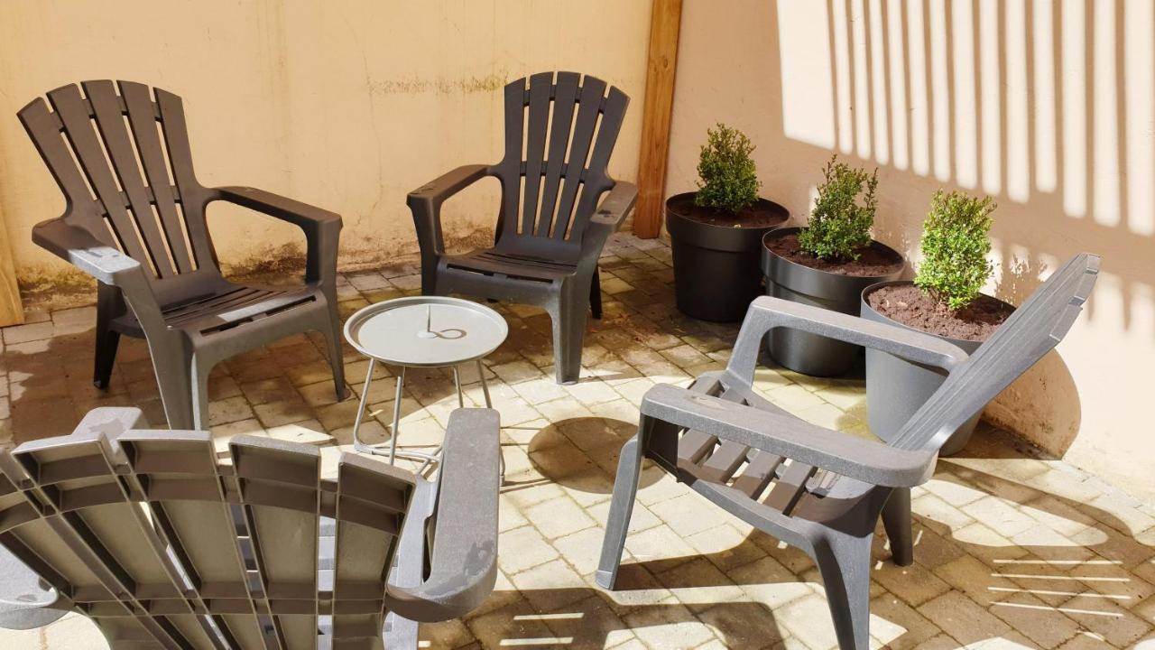 Le Patio Belle Maison En Plein Centre Ville, Avec Grande Terrasse Au Calme Бастон Екстериор снимка