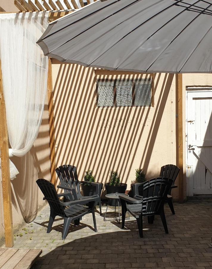 Le Patio Belle Maison En Plein Centre Ville, Avec Grande Terrasse Au Calme Бастон Екстериор снимка